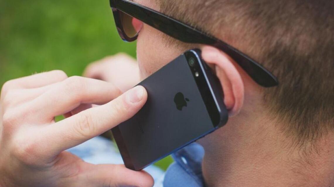 Should cell phone providers warn customers of health risks? Berkeley says yes