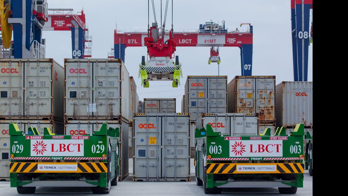 
As U.S.-Cuban relations emerge from a deep freeze, U.S. port cities desiring to become gateways to the island are jostling for advantage.

