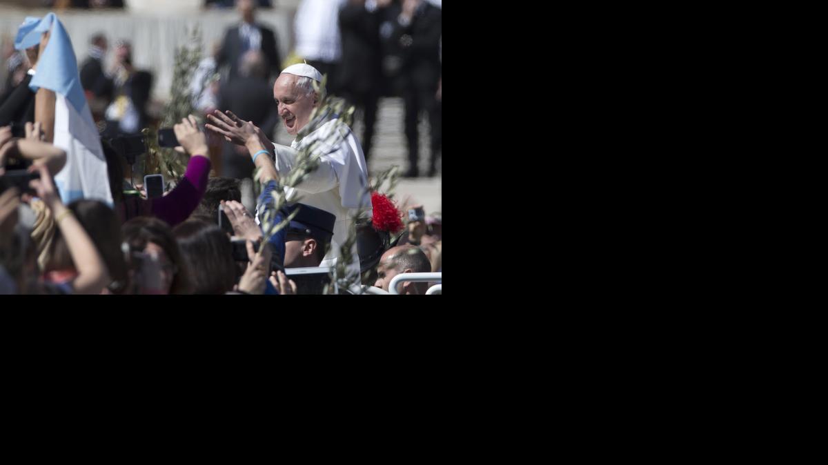 
Pope Francis blesses the crowd as he leaves after a Palm Sunday Mass he celebrated in St. Peter's Square, at the Vatican, Sunday, March 29, 2015. 
