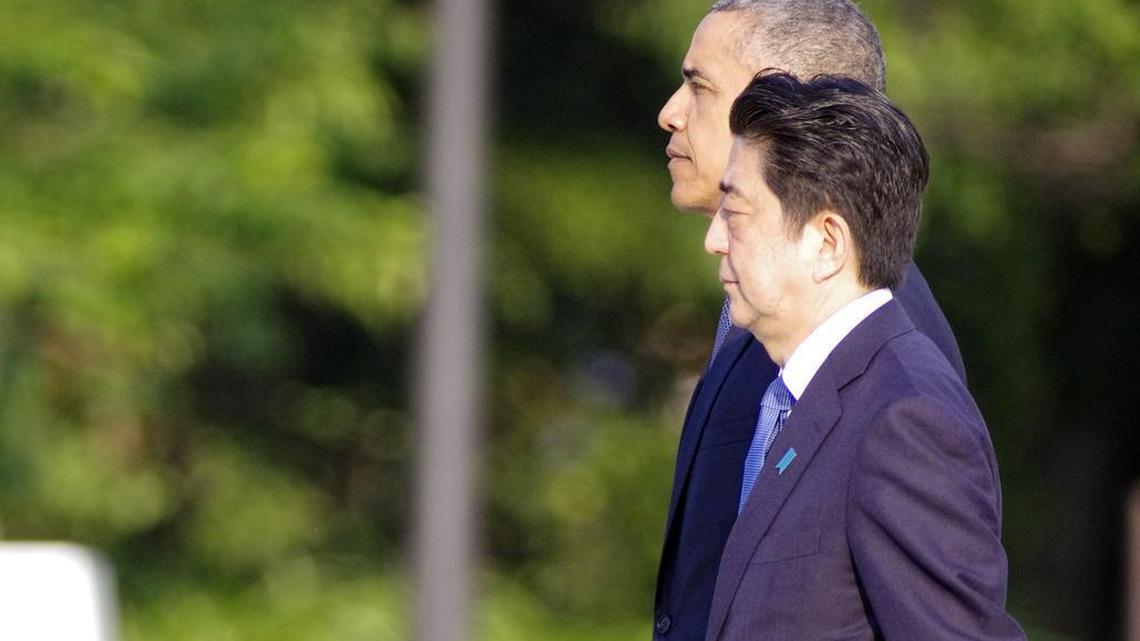 US President Barack Obama and Japanese Prime Minister Shinzo Abe walk through the grounds of Hiroshima Peace Memorial Park, Friday, May 27, 2016.