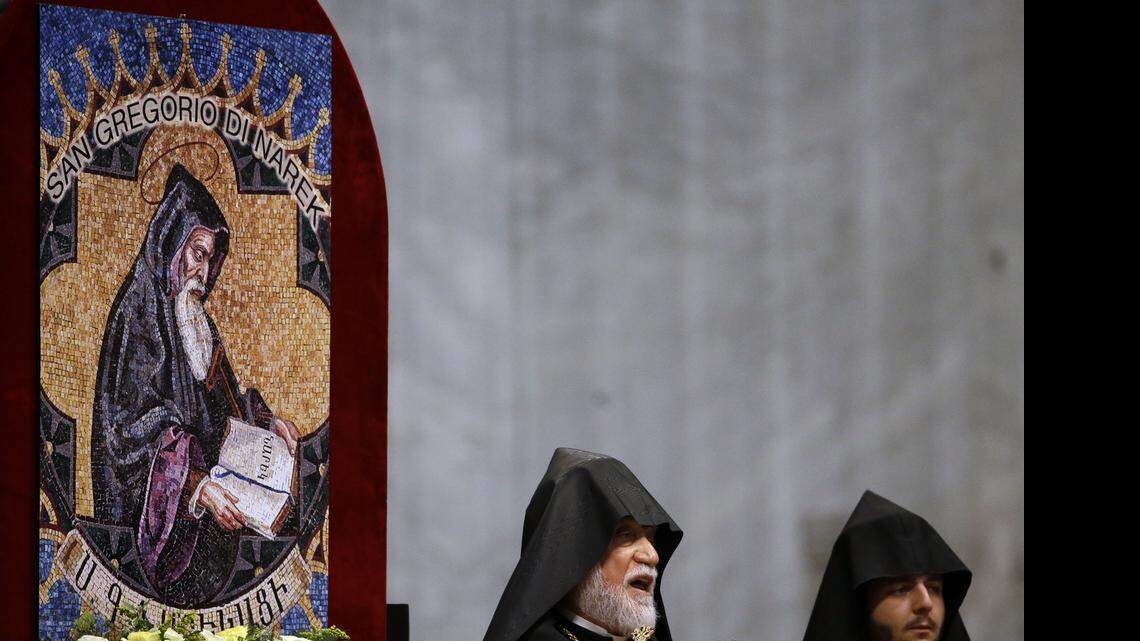 
Catholicos Aram I, the spiritual head of the Armenian Apostolic Church, left, delivers his message during an Armenian-Rite Mass to commemorate the 100th anniversary of the Armenian Genocide, in St. Peter's Basilica, at the Vatican, April 12, 2015. But a religious service in the church of the Armenian Patriarch, with a government official in attendance, is not only a unique event but also another step by Turkey toward recognition of claims it has long denied.
