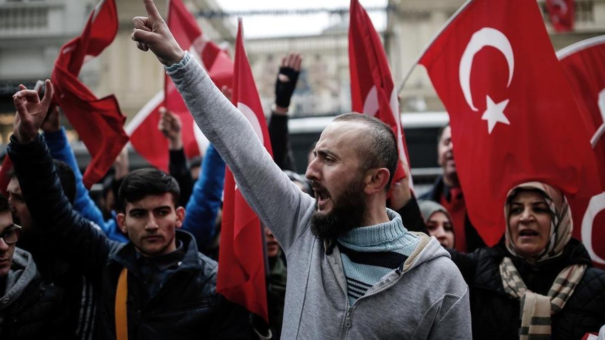 A group of Turks protest outside the Dutch consulate in Istanbul, Sunday, March 12, 2017. Turkish President Recep Tayyip Erdogan accused the Dutch government of "Nazism and fascism" after it barred Turkish officials from holding political rallies in its country.