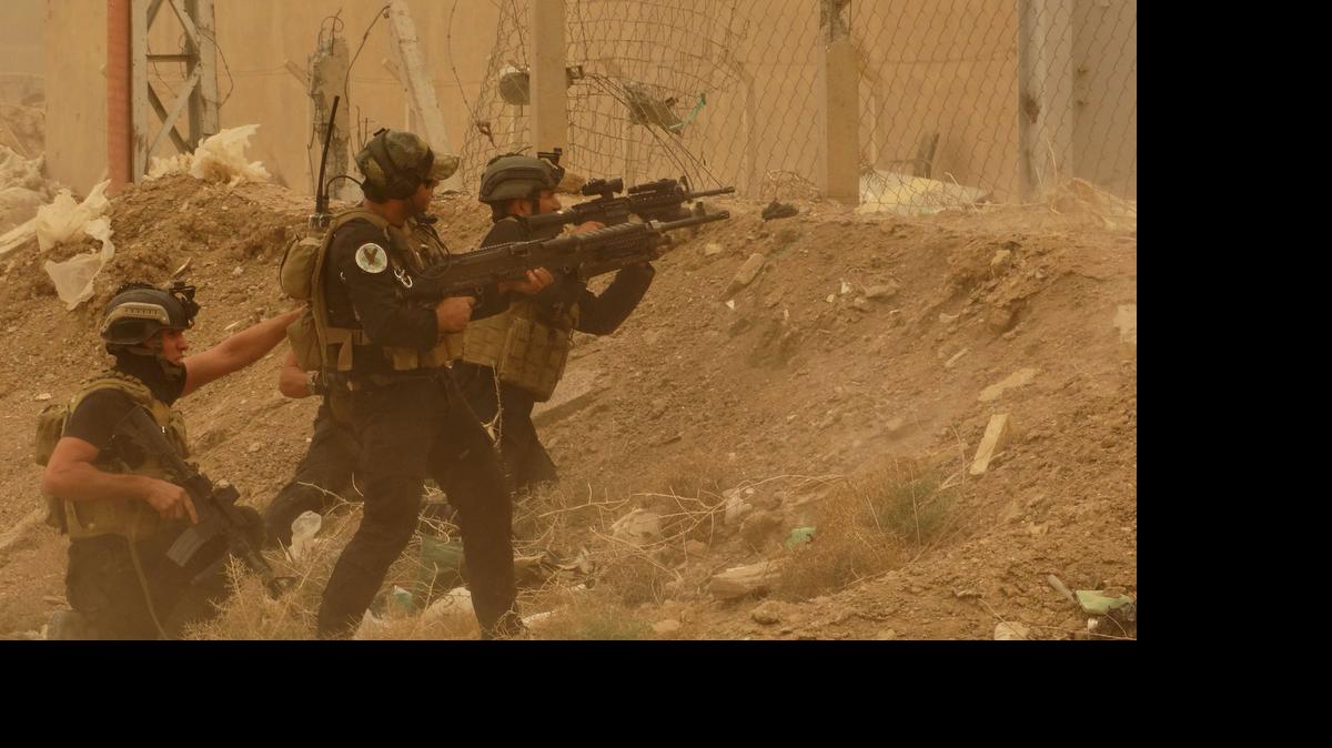 
Security forces defend their headquarters against attacks by Islamic State extremists during sand storm in the eastern part of Ramadi, the capital of Anbar province, 115 kilometers (70 miles) west of Baghdad, Iraq, Thursday, May 14, 2015. Islamic State extremists tend to take advantage of bad weather when they attack Iraqi security forces positions, an Iraqi officer said. 
