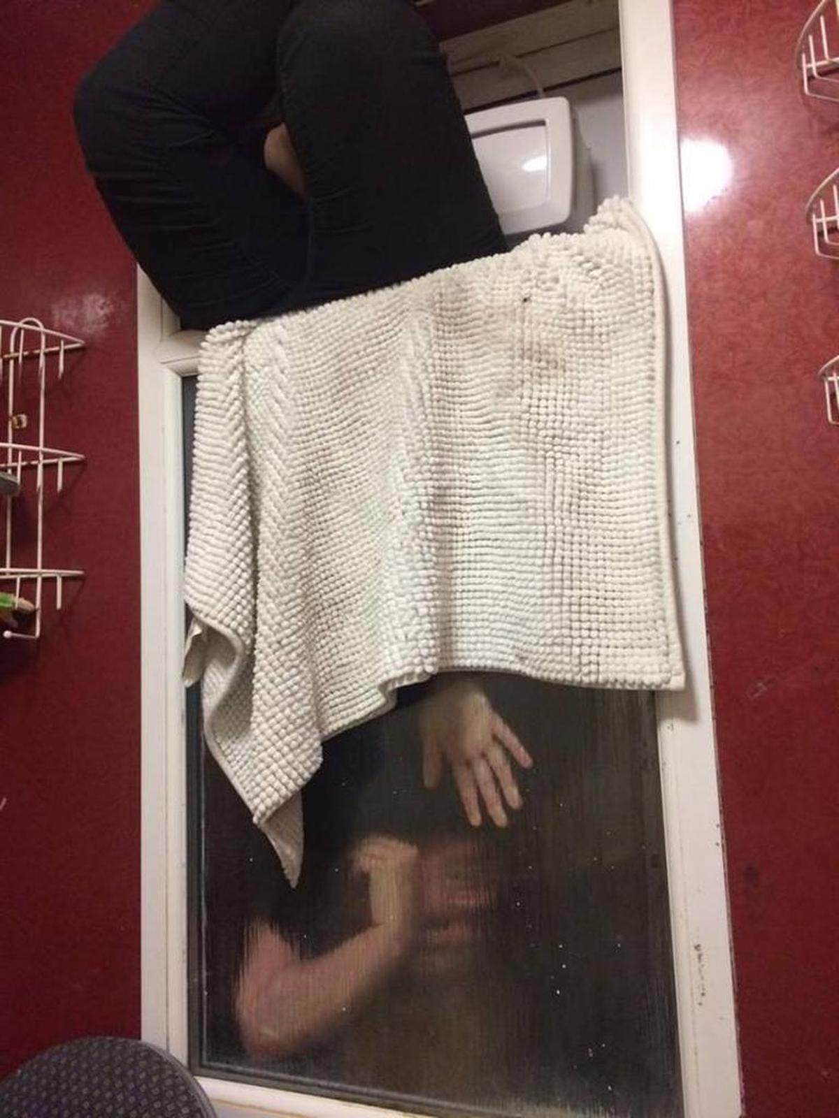 Smyth’s date stuck in his window.