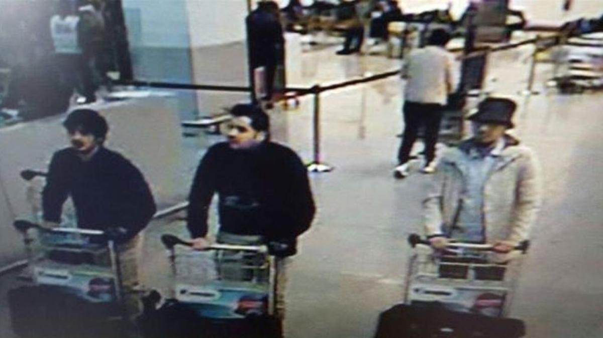 This image provided by the Belgian Federal Police in Brussels on March 22, 2016 shows three men who are suspected of taking part in the attacks at Belgium's Zaventem Airport.