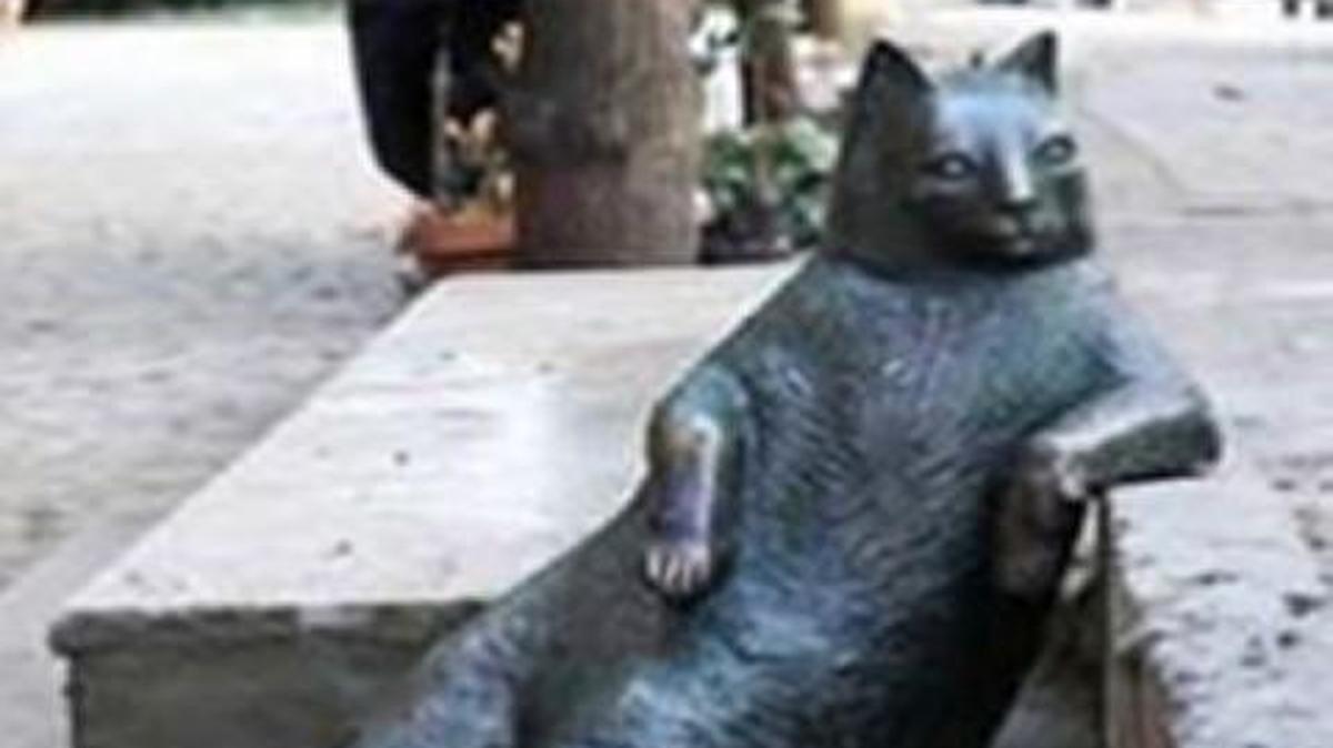 The late, great Tombili, the fat cat of Istanbul, has his own statue now.