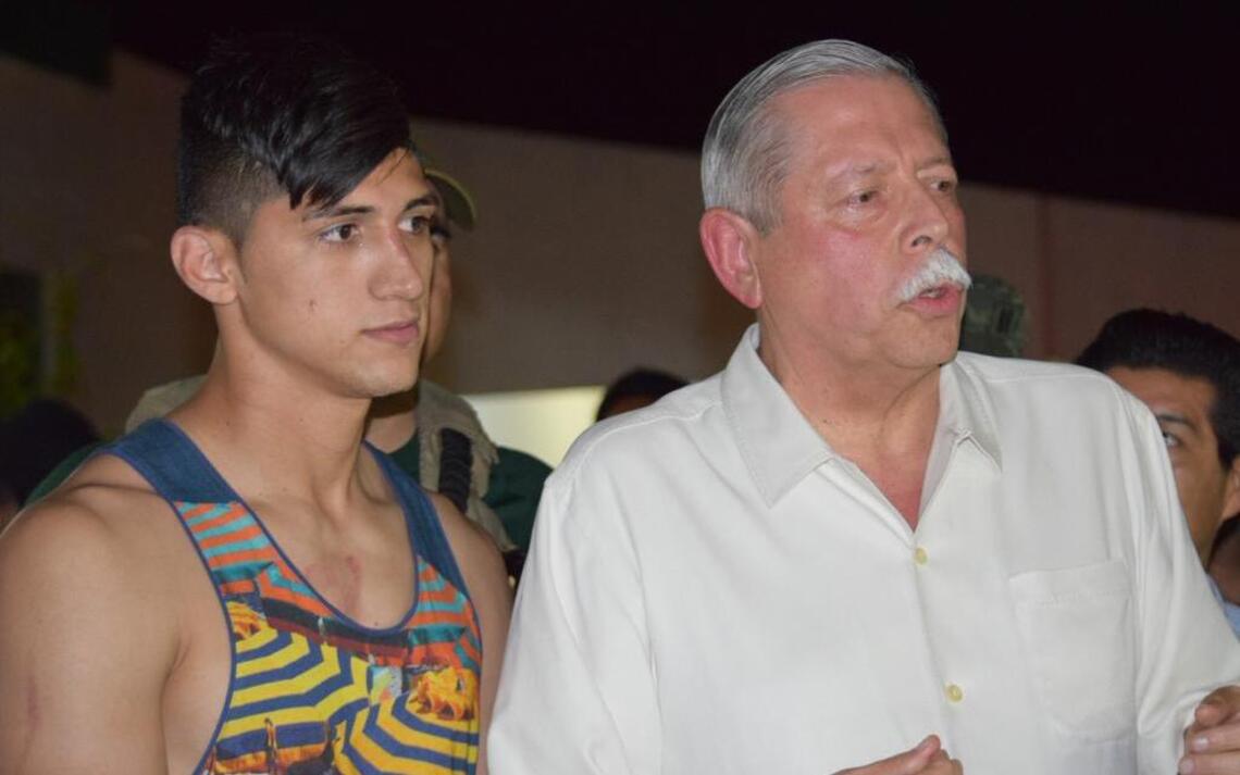 Soccer star punched kidnapper, took his gun and phone, called for help