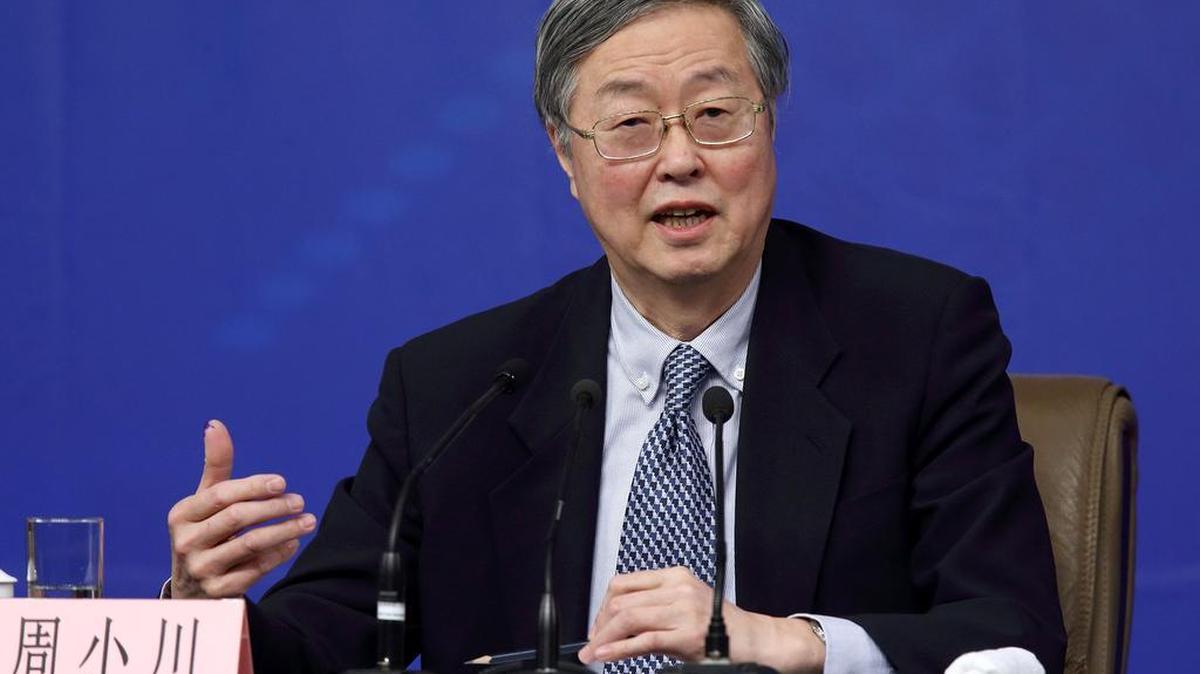 
Zhou Xiaochuan, governor of the People's Bank of China (PBOC), gestures as he speaks during a news conference in Beijing, China, on Thursday, March 12, 2015. With about 25 trillion yuan ($3.9 trillion) of bank deposits still locked up as reserves and the benchmark one-year interest rate at 4.85 percent, the People’s Bank of China has an ample monetary policy arsenal at its disposal. 
