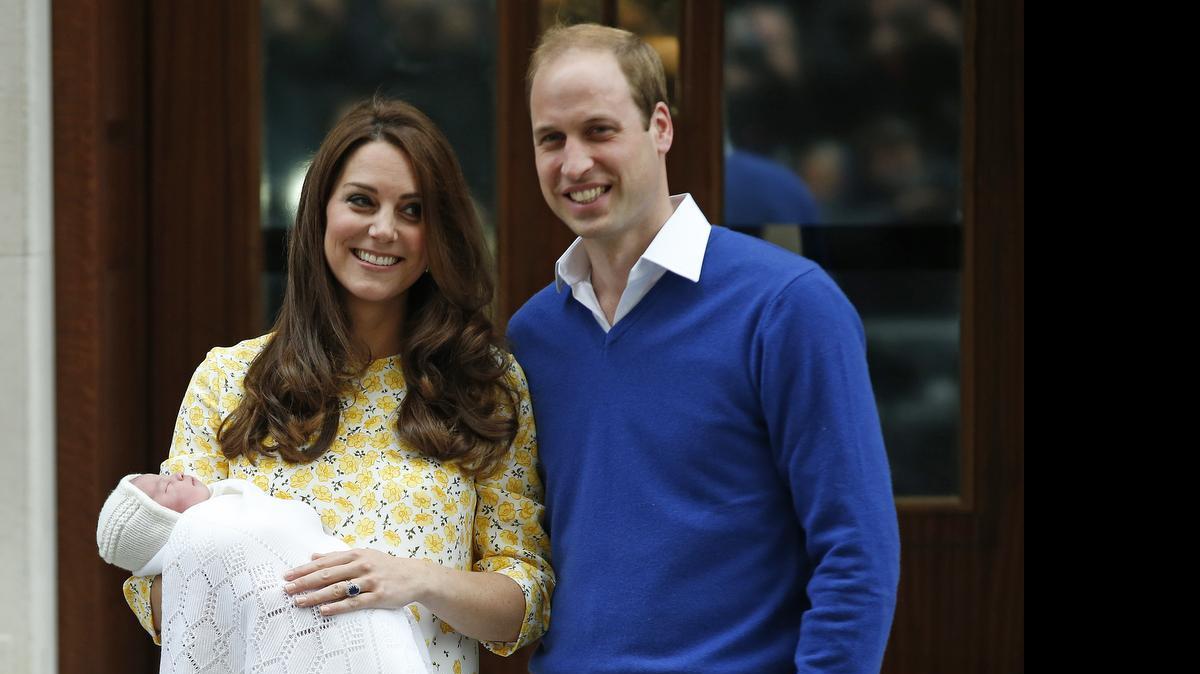 
Britain's Prince William and Kate, Duchess of Cambridge and their newborn baby princess, pose for the media as they leave St. Mary's Hospital's exclusive Lindo Wing, London, Saturday, May 2, 2015. Kate, the Duchess of Cambridge, gave birth to a baby girl on Saturday morning.
