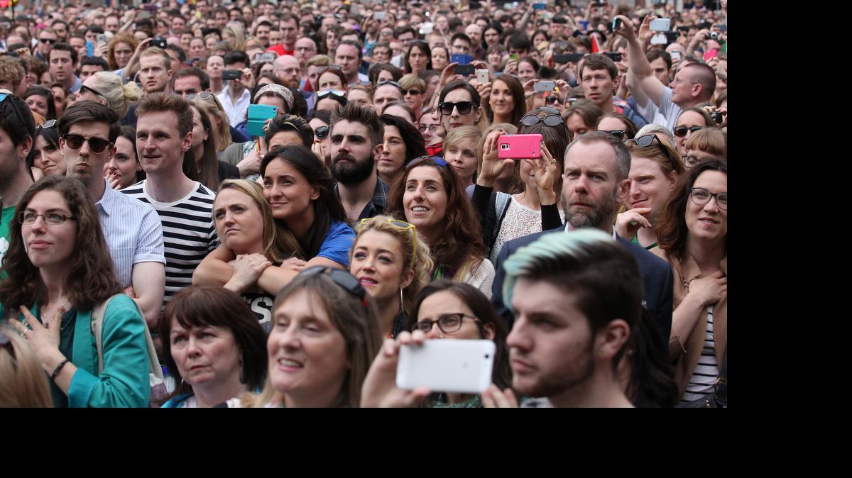 
Yes supporters wait for the final result at Dublin castle, Ireland, May 23, 2015. Ireland has voted resoundingly to legalize gay marriage in the world's first national vote on the issue, leaders on both sides of the Irish referendum declared even as official ballot counting continued. 
