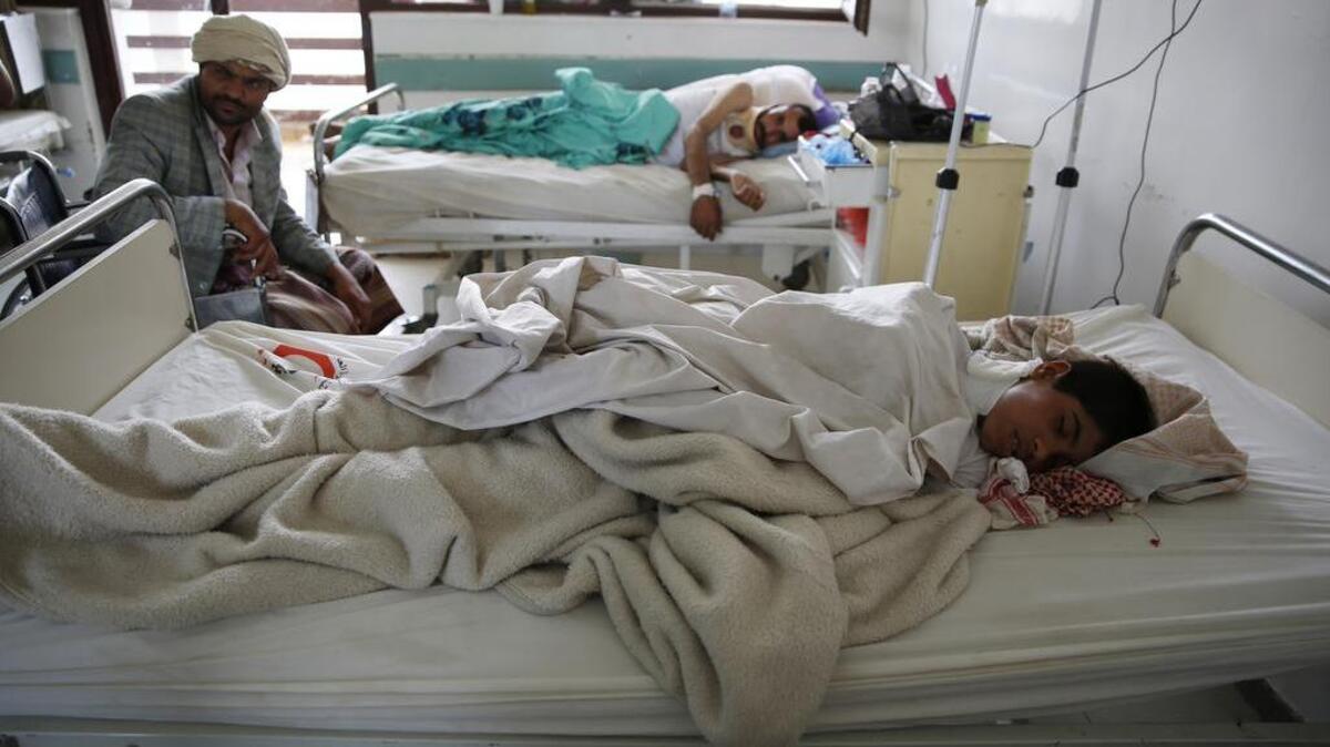 
A boy injured in a recent a car bomb attack, bottom, lies on a hospital bed to receive treatment in Sanaa, Yemen, on Saturday, Aug. 1, 2015. The latest attempt at a humanitarian pause in Yemen “has not been respected by any party to the conflict,” the U.N. humanitarian chief said earlier in the week, adding that a plan to reach 3 million Yemenis with aid is ready to go if only the fighting would stop. 
