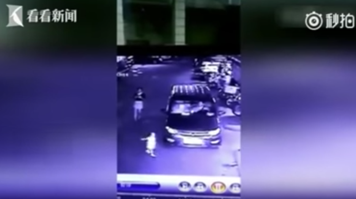 A surveillance video in China captured the tragic incident of a 2-year-old girl getting run over while her mother was looking at her smartphone.