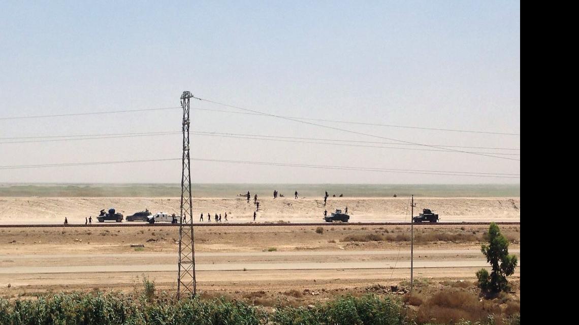 
Iraq security forces withdraw from Ramadi, the capital of Iraq's Anbar province, 115 kilometers (70 miles) west of Baghdad, Sunday, May 17, 2015. 
