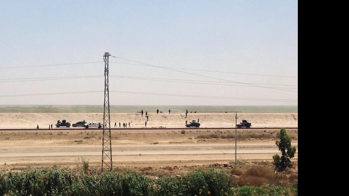 
Iraq security forces withdraw from Ramadi, the capital of Iraq's Anbar province, 115 kilometers (70 miles) west of Baghdad, Sunday, May 17, 2015. 
