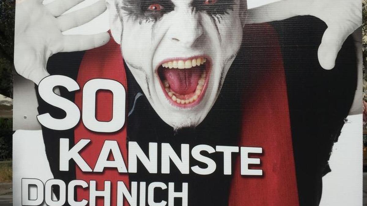 An election poster in Berlin for the popular protest vote in the last slate of local elections showed musician Bruno Kramm as a clown. The Pirate Party whose cause the poster championed failed to win enough votes to keep its seaets in the Berlin parliament.