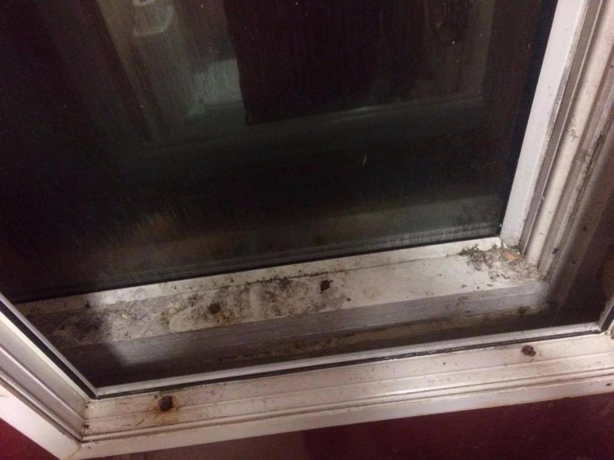 An image of the window gap.