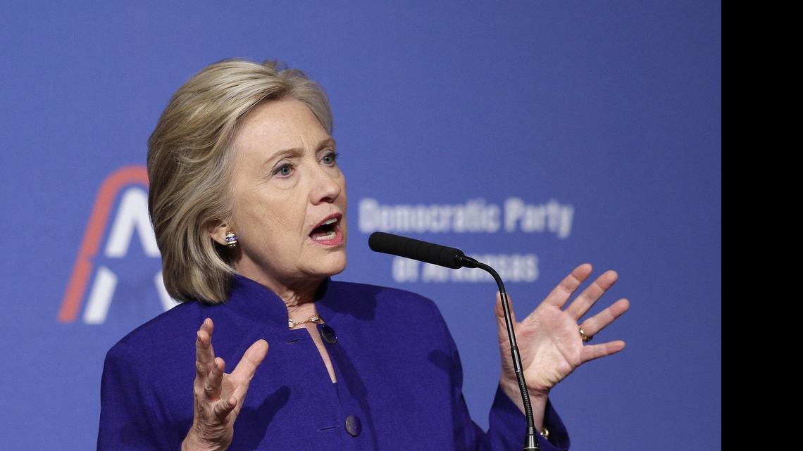
Democratic presidential hopeful Hillary Rodham Clinton speaks at the Democratic Party of Arkansas Jefferson Jackson dinner in North Little Rock, Ark., July 18, 2015. 
