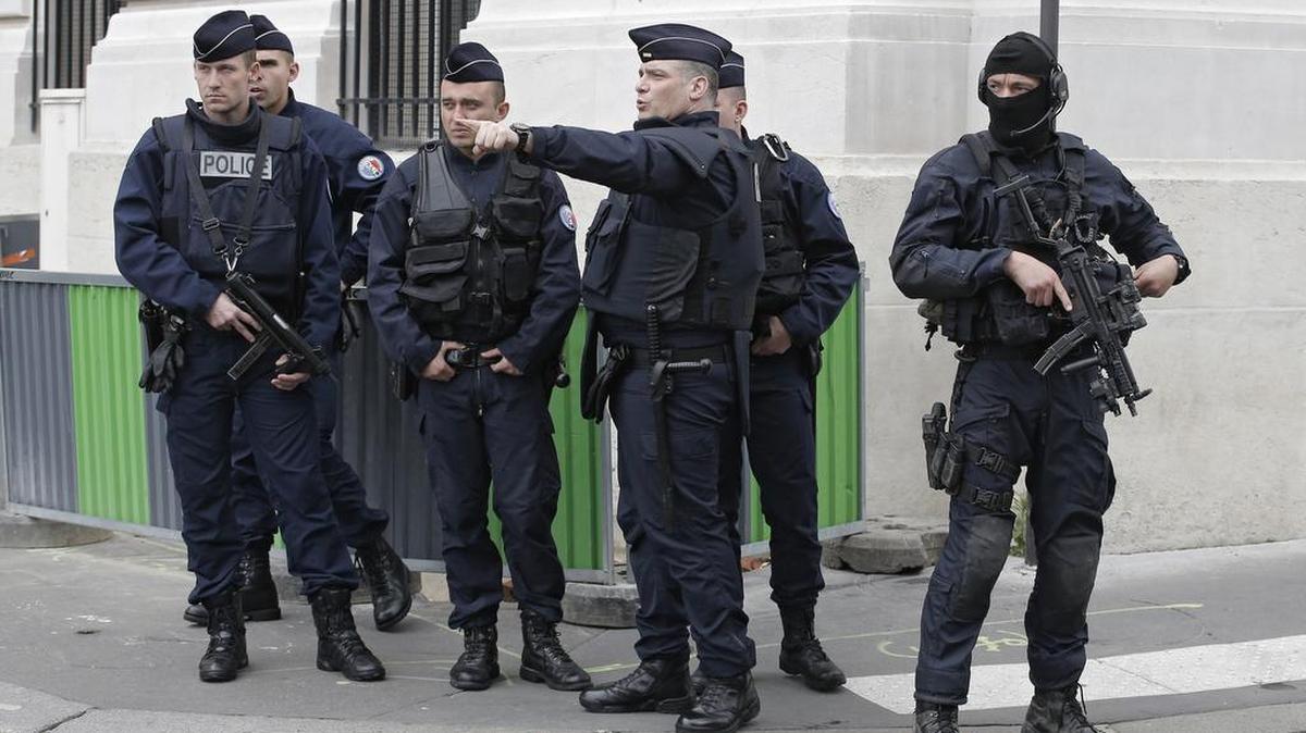 Police officers and members of French military task force GIGN secure a convoy transporting Paris attacks suspect, Salah Abdeslam as they leave the Paris courthouse, Friday, May 20, 2016. Eleven off-duty members of the paramilitary special forces stopped a robbery at a McDonald’s Sunday night.