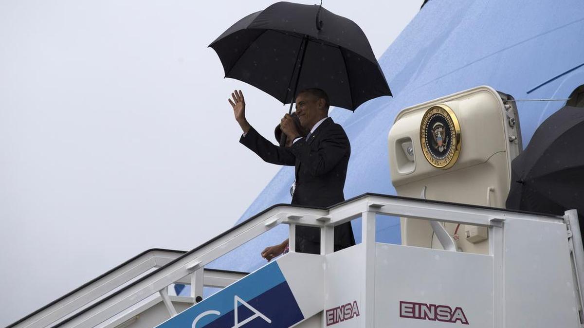 President Barack Obama waves as he and first lady Michelle Obama exit Air Force One at the airport in Havana on Sunday, March 20, 2016. Obama and his family are traveling to Cuba, the first U.S. president to visit the island in nearly 90 years.