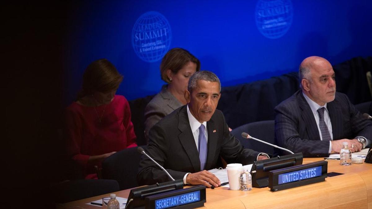 
Unites States President Barack Obama, center, with Iraq's Prime Minister Haider al-Abadi, right, speaks during the Leaders' Summit on Countering ISIL and Violent Extremism at the United Nations headquarters Tuesday, Sept. 29, 2015. 
