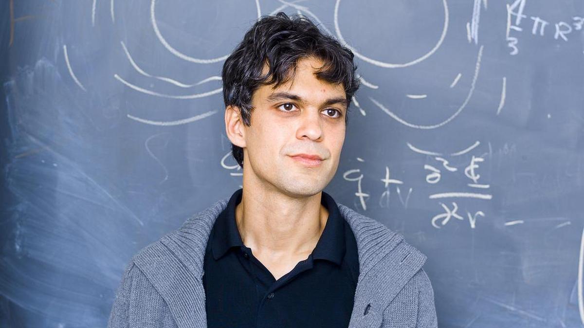 
Enrico Ramirez Ruiz, a Mexican astrophysicist who teaches at the University of California at Santa Cruz, is among the many Mexican scientists who work in the United States. 
