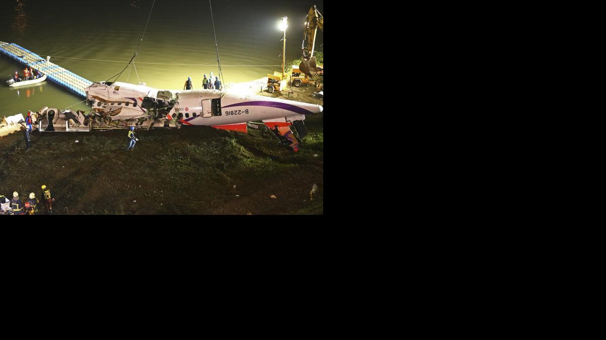 
The mangled fuselage of a TransAsia Airways commercial plane is dragged to the river bank after it crashed in Taipei, Taiwan, Wednesday, Feb. 4, 2015. 
