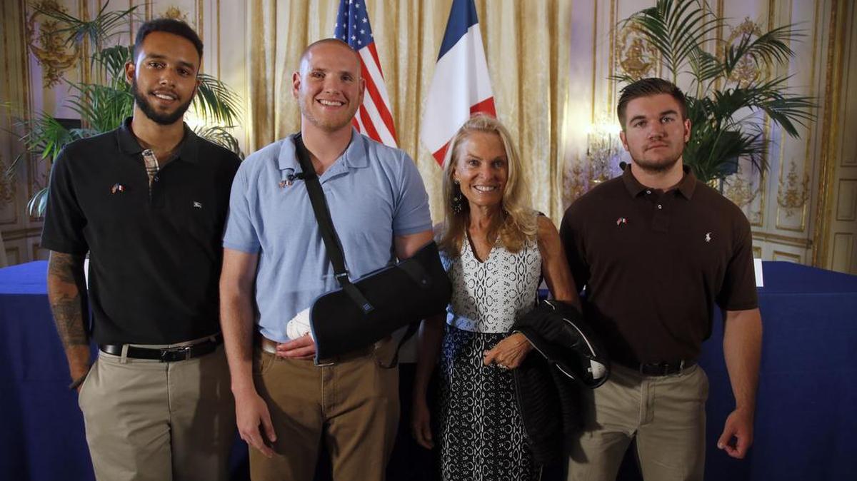 
Anthony Sadler, U.S. Airman Spencer Stone, and National Guard Spc. Alek Skarlatos with Jane D. Hartley, the U.S. ambassador to France. 
