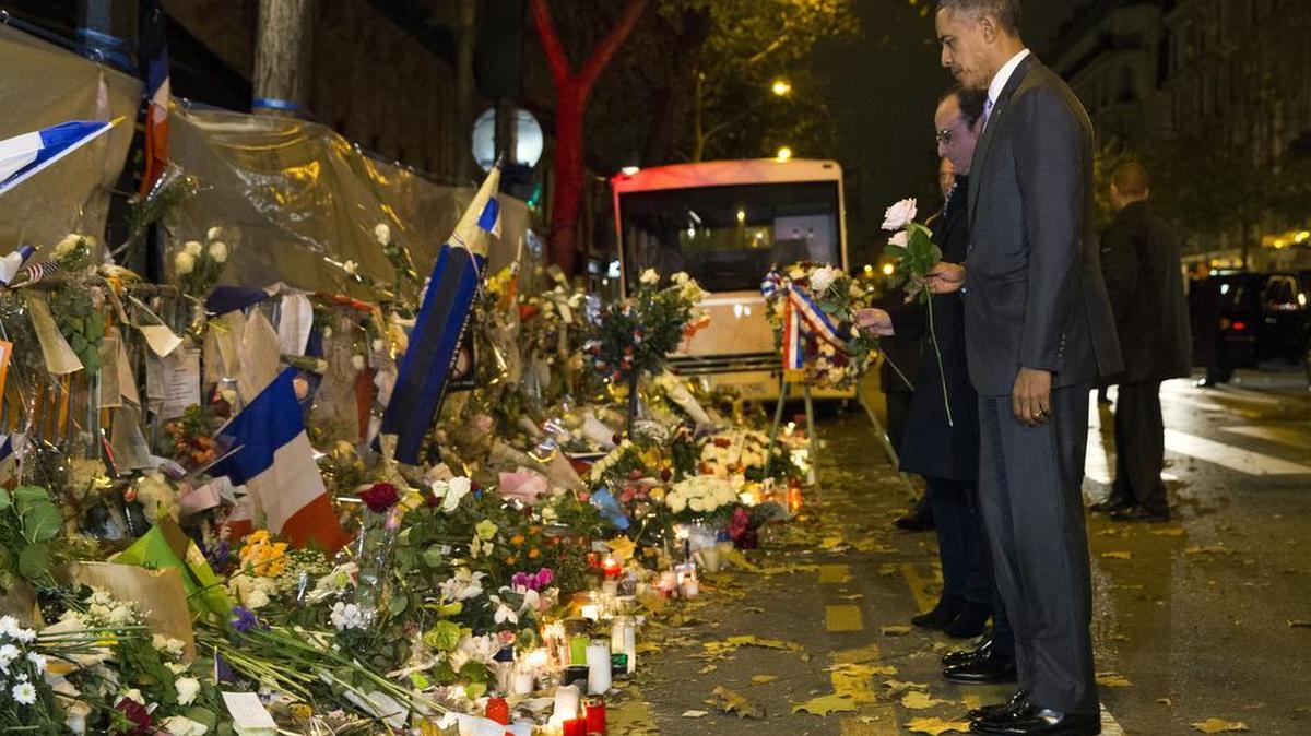 President Barack Obama, right, and French President Francois Hollande place flowers at the Bataclan, site of one of the Paris terrorists attacks, after Obama’s arrival for the COP21 climate change conference Monday.