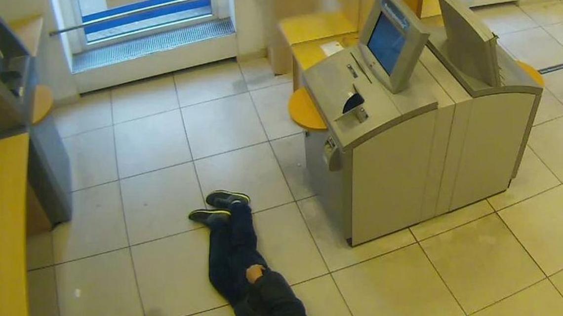 An 83-year-old man collapsed while standing at a bank in Essen, Germany, but as he lay dying on the floor he was ignored by four other bank customers.