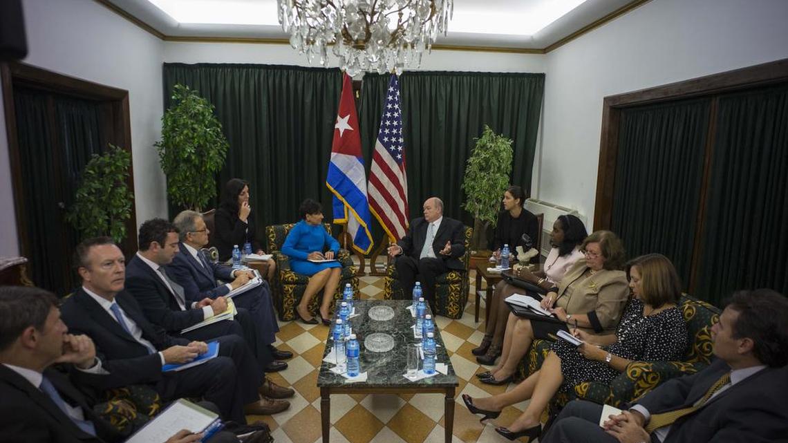 
U.S. Commerce Secretary Penny Pritzker, left, and Cuban Minister for Foreign Trade Rodrigo Malmierca meet in Havana on Wednesday, Oct. 7, 2015. Pritzker is leading a delegation of officials from the U.S. Treasury, Commerce and State departments for meetings with officials from Cuban government ministries and businesses.
