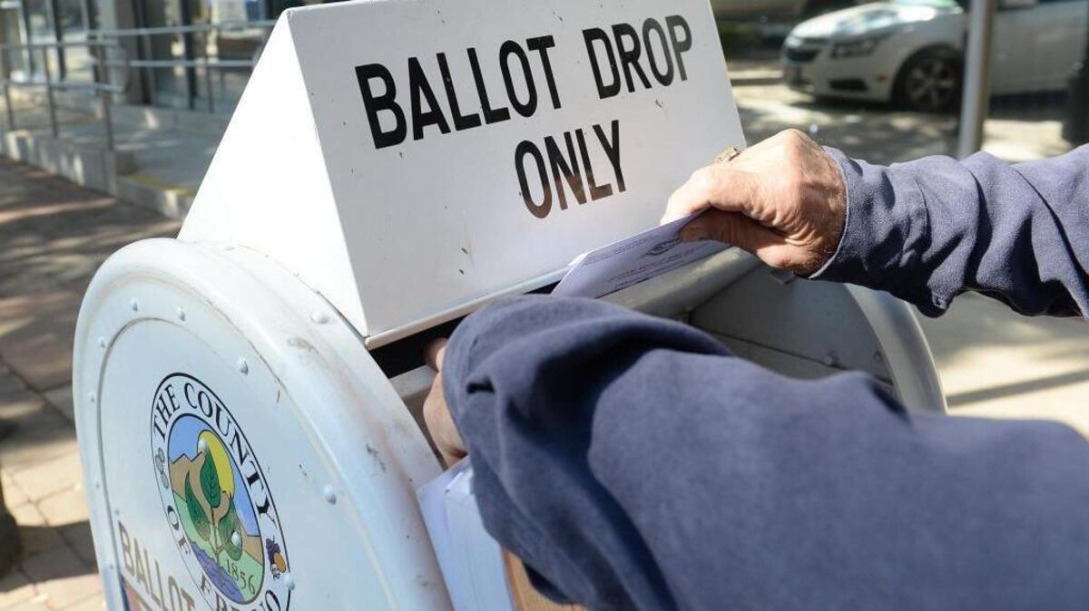 A voter drops off his ballot outside the Fresno County Elections Office in downtown Fresno in November 2016. Fresno County is in the midst of a five-year deal with a vendor to provide ballot printing and mailing services. In March, the Fresno County Board of Supervisors approved a retroactive agreement that transferred its existing contract with Integrated Voting Solutions to Integrated Voting Systems.
