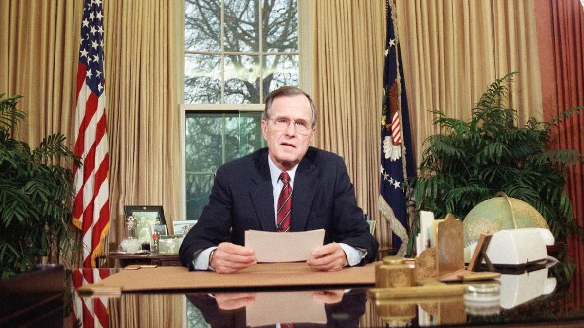President Bush addresses the nation on television from the Oval Office in Washington on Wednesday, Dec. 20, 1989.