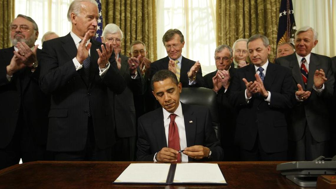 President Barack Obama caps his pen after he signed an executive order closing the prison at Guantánamo Bay in the Oval Office of the White House in Washington on Jan. 22, 2009.