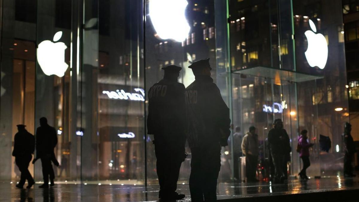 New York police officers stand outside an Apple store on Fifth Avenue while monitoring a demonstration in New York in February 2016. North Carolina’s senior U.S. senator, Richard Burr, is at the forefront of the national debate over government access to consumer phones with encrypted data.