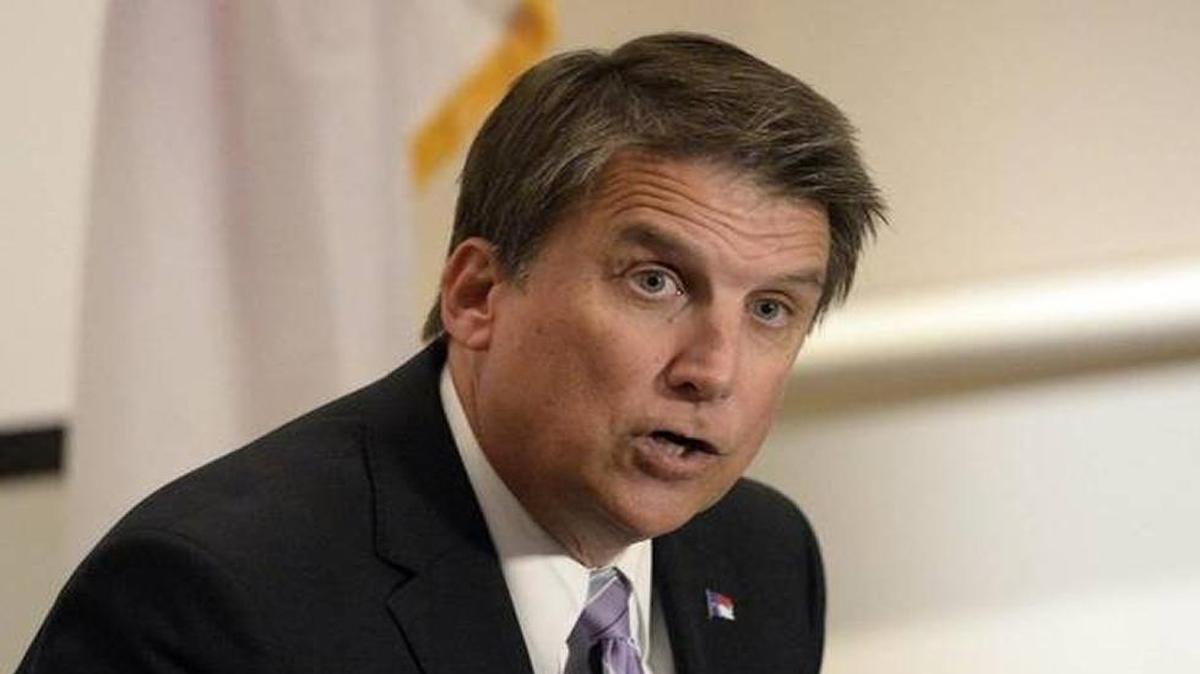 U.S. Justice Department officials Wednesday notified Gov. Pat McCrory that House Bill 2 violates the U.S. Civil Rights Act.