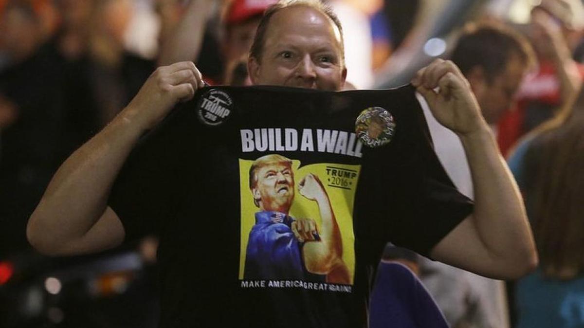Enthusiasm for a border wall was common among Trump’s campaign supporters. One displayed his shirt at a rally in Everett, Wash., last August.