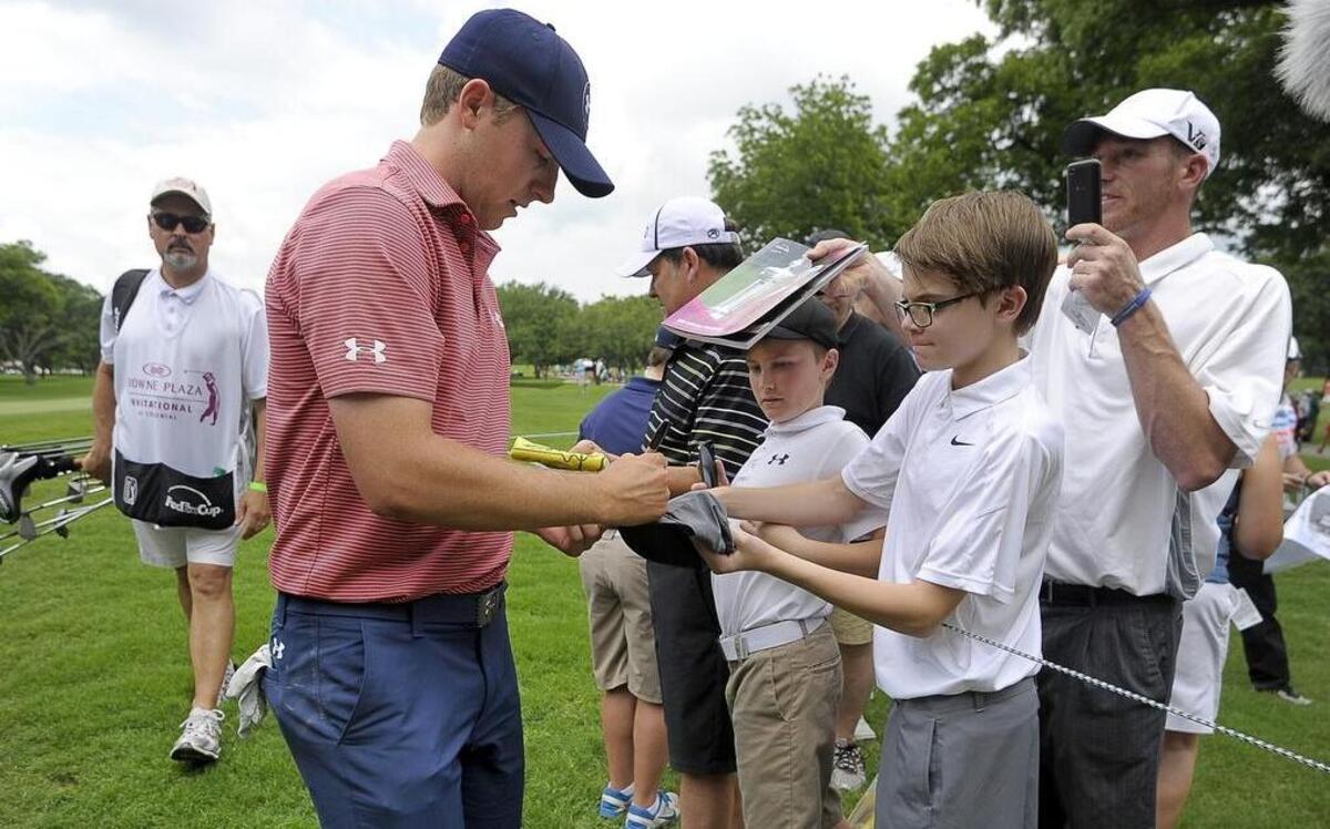 Jordan Spieth, seen here signing autographs during the Colonial Pro AM at the Crowne Plaza Invitational in Fort Worth, doesn’t have much use for professional autograph dealers, calling them “scums” after a practice round at Pebble Beach.