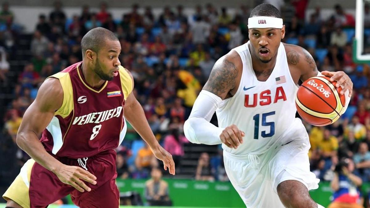 USA's forward Carmelo Anthony (R) works around Venezuela's point guard David Cubillan during a Men's round Group A basketball match between USA and Venezuela at the Carioca Arena 1 in Rio de Janeiro on August 8, 2016 during the Rio 2016 Olympic Games.