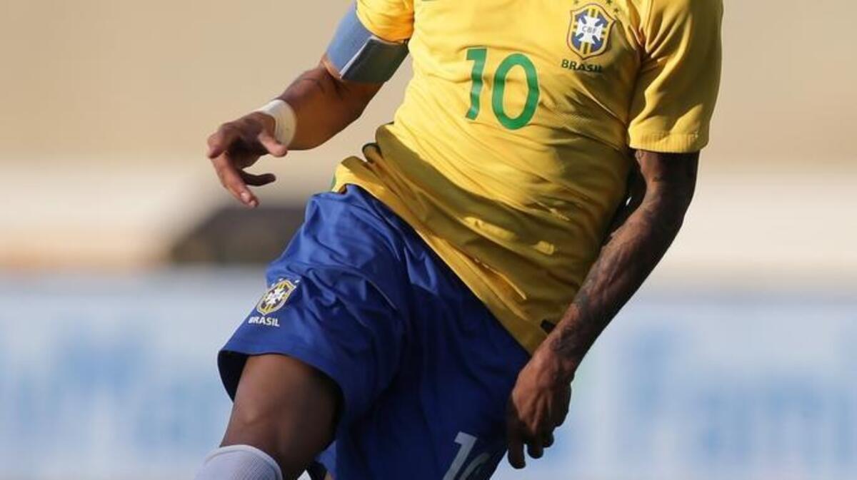 Brazil’s Neymar controls the ball during a friendly soccer game against Japan in preparation for the Olympics, which officially open in Brazil on Friday.