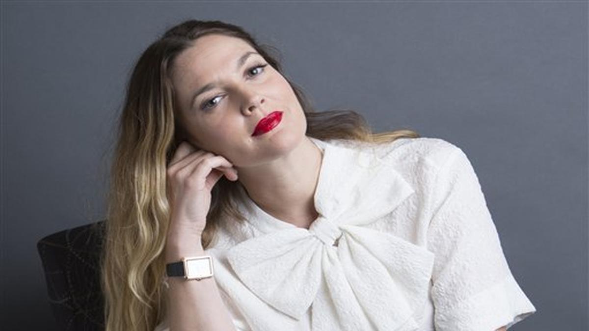 En esta foto del 20 de octubre del 2015, Drew Barrymore posa para un retrato durante una entrevista para promover su nuevo libro, "Wildflower", en Nueva York.