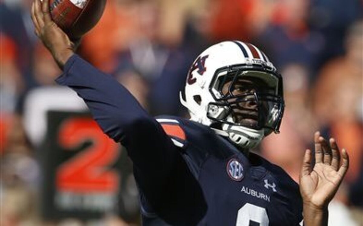 Auburn quarterback Jeremy Johnson (6) throws a pass during during the first quarter of an NCAA football game against Georgia, Saturday, Nov. 14, 2015, in Auburn, Ala.