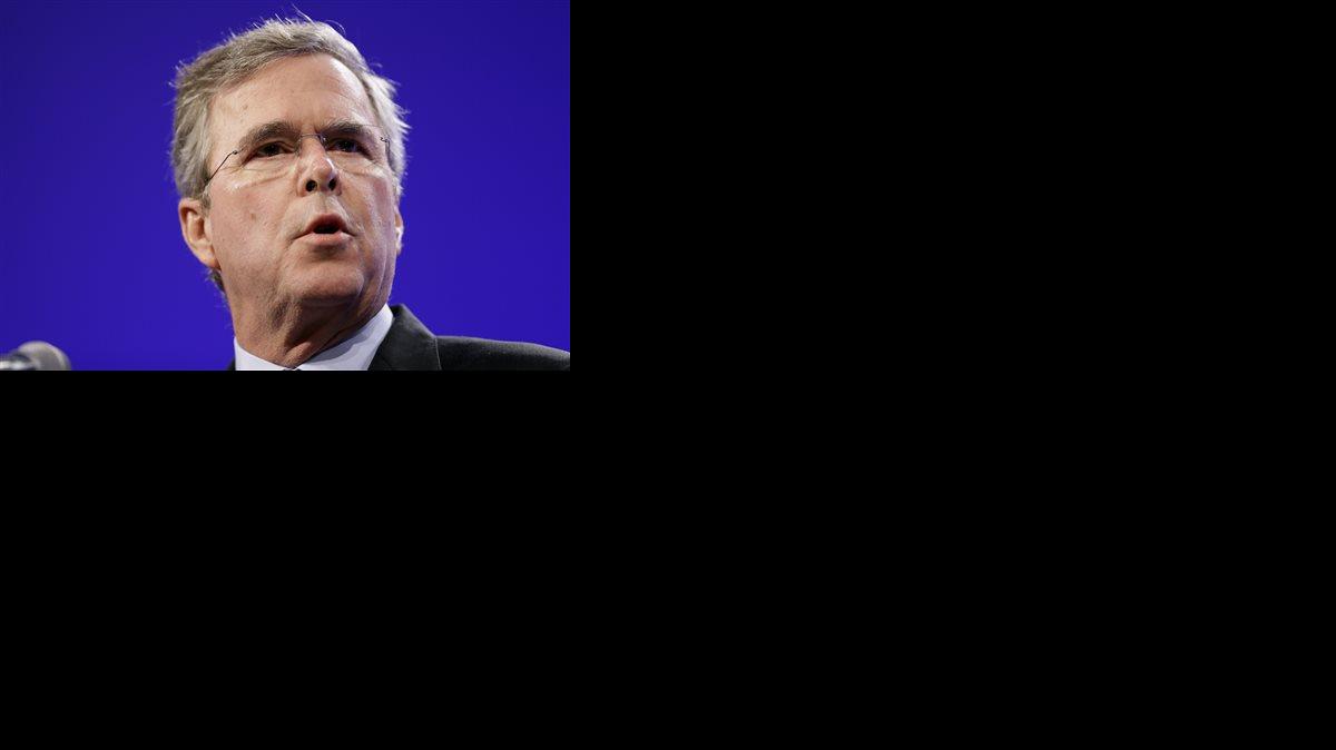 El ex gobernador de Florida, Jeb Bush, habla durante una cena del partido Republicano en Iowa, el 16 de mayo. 