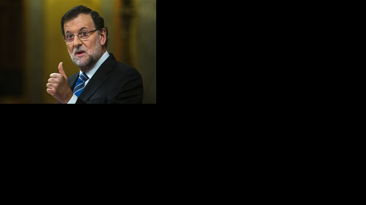 El presidente del gobierno español, Mariano Rajoy, durante un debate sobre el Estado de la Nación en el Parlamento en Madrid, el martes 24 de febrero de 2015.