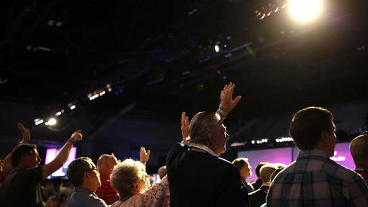 People worship during the annual meeting of the Southern Baptist Convention Tuesday, June 14, 2016, in St. Louis.