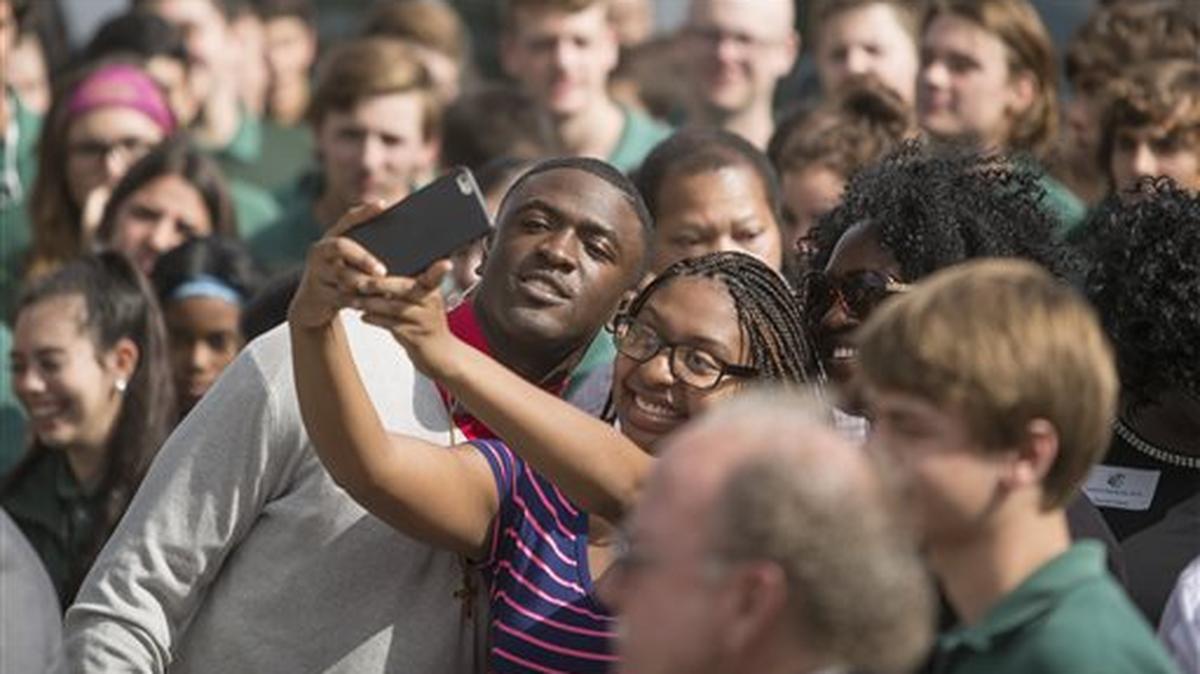 Nate Craig-Myers, left, poses for a selfie before announcing his commitment to Auburn during national signing day Wednesday, Feb. 3, 2016, at Tampa Catholic High School in Tampa Fla. (John Pendygraft/The Tampa Bay Times via AP) TAMPA OUT; CITRUS COUNTY OUT; PORT CHARLOTTE OUT; BROOKSVILLE HERNANDO TODAY OUT FLPET103