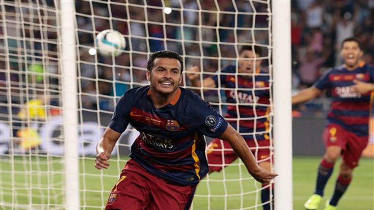 Pedro Rodríguez, del Barcelona, festeja tras anotar el tanto del triunfo en la Supercopa ante el Sevilla, el martes 11 de agosto de 2015